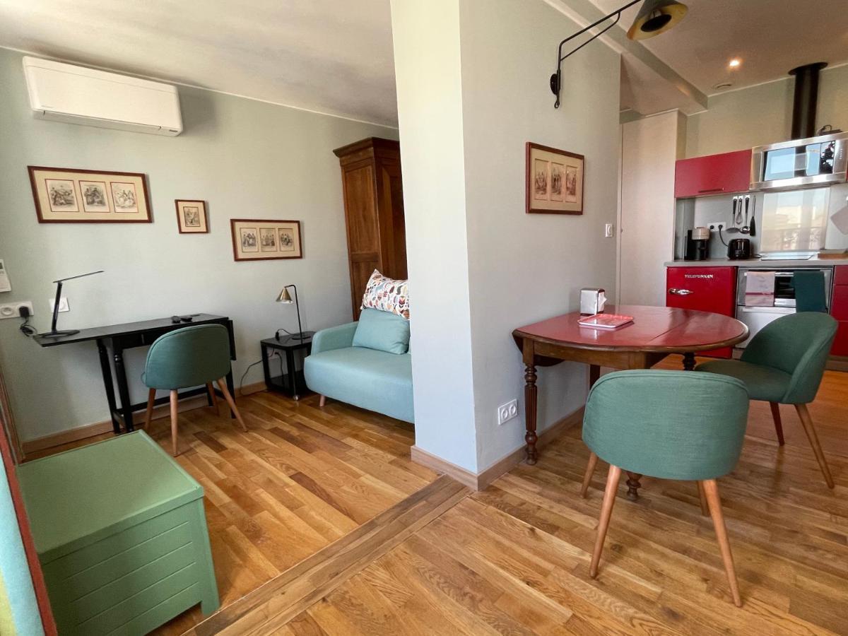 Appartement Mignon Calme Douillet Ascenseur Clim Etage Eleve Proche Parking Et Toutes Commodites Au Coeur Du Toulon Historique エクステリア 写真