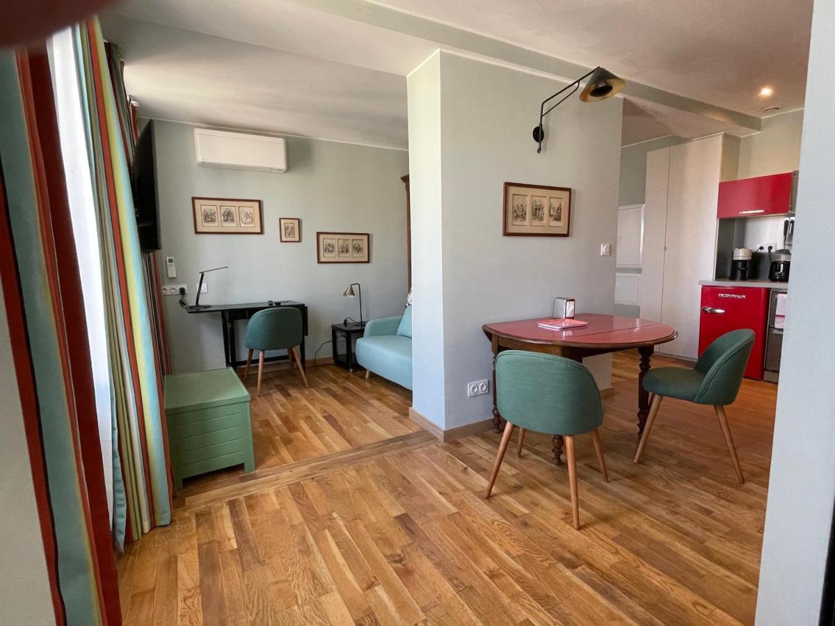 Appartement Mignon Calme Douillet Ascenseur Clim Etage Eleve Proche Parking Et Toutes Commodites Au Coeur Du Toulon Historique エクステリア 写真
