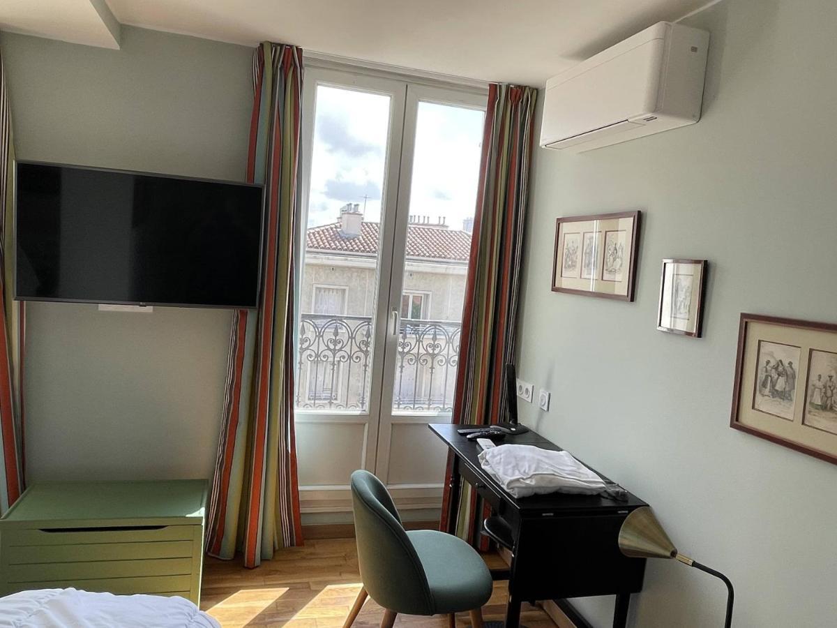 Appartement Mignon Calme Douillet Ascenseur Clim Etage Eleve Proche Parking Et Toutes Commodites Au Coeur Du Toulon Historique エクステリア 写真