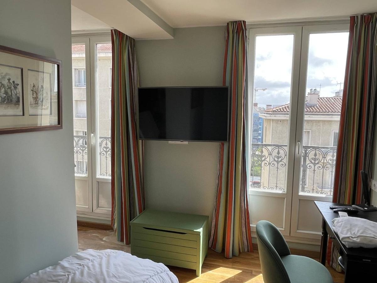 Appartement Mignon Calme Douillet Ascenseur Clim Etage Eleve Proche Parking Et Toutes Commodites Au Coeur Du Toulon Historique エクステリア 写真
