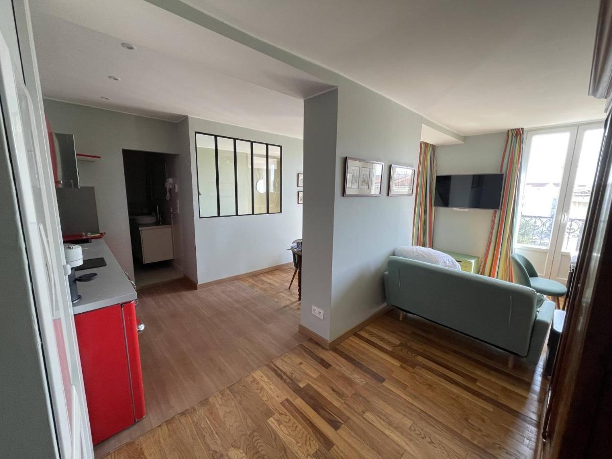 Appartement Mignon Calme Douillet Ascenseur Clim Etage Eleve Proche Parking Et Toutes Commodites Au Coeur Du Toulon Historique エクステリア 写真