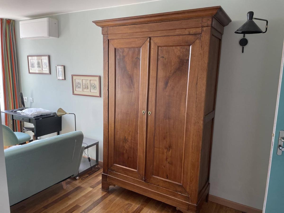 Appartement Mignon Calme Douillet Ascenseur Clim Etage Eleve Proche Parking Et Toutes Commodites Au Coeur Du Toulon Historique エクステリア 写真