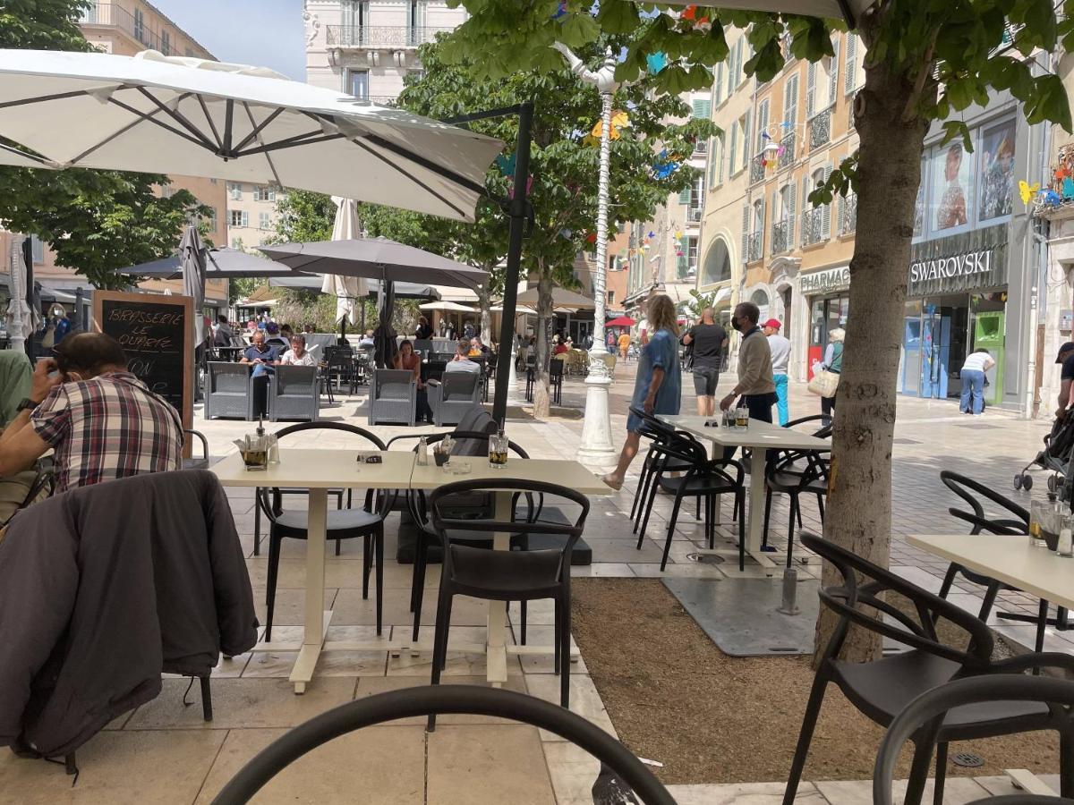 Appartement Mignon Calme Douillet Ascenseur Clim Etage Eleve Proche Parking Et Toutes Commodites Au Coeur Du Toulon Historique エクステリア 写真