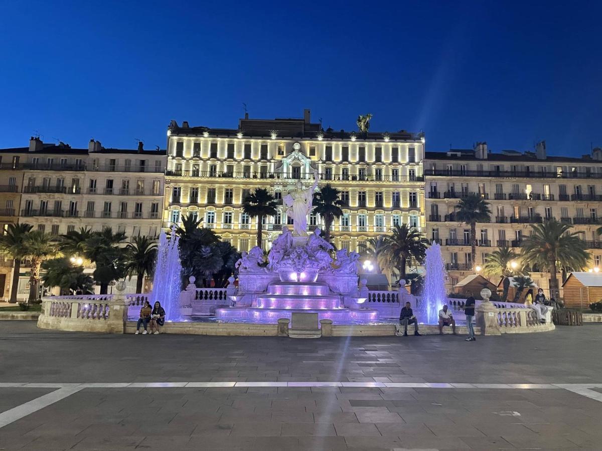 Appartement Mignon Calme Douillet Ascenseur Clim Etage Eleve Proche Parking Et Toutes Commodites Au Coeur Du Toulon Historique エクステリア 写真