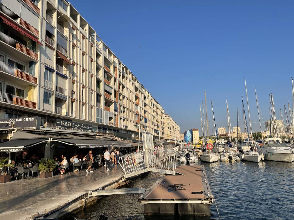 Appartement Mignon Calme Douillet Ascenseur Clim Etage Eleve Proche Parking Et Toutes Commodites Au Coeur Du Toulon Historique エクステリア 写真