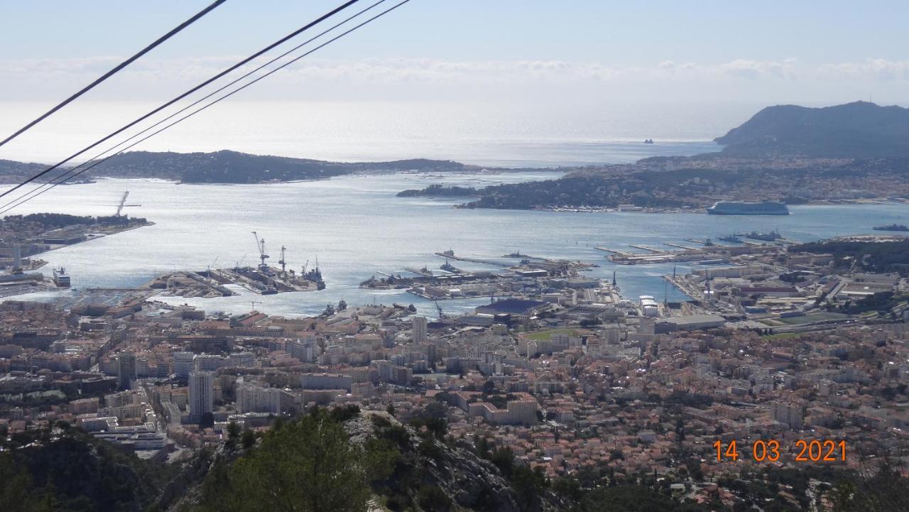 Appartement Mignon Calme Douillet Ascenseur Clim Etage Eleve Proche Parking Et Toutes Commodites Au Coeur Du Toulon Historique エクステリア 写真