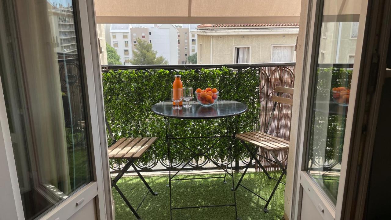 Appartement Mignon Calme Douillet Ascenseur Clim Etage Eleve Proche Parking Et Toutes Commodites Au Coeur Du Toulon Historique エクステリア 写真