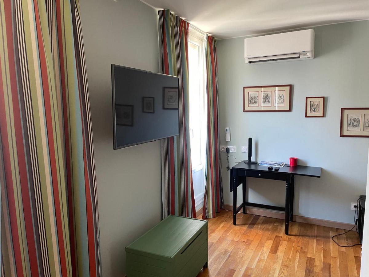 Appartement Mignon Calme Douillet Ascenseur Clim Etage Eleve Proche Parking Et Toutes Commodites Au Coeur Du Toulon Historique エクステリア 写真
