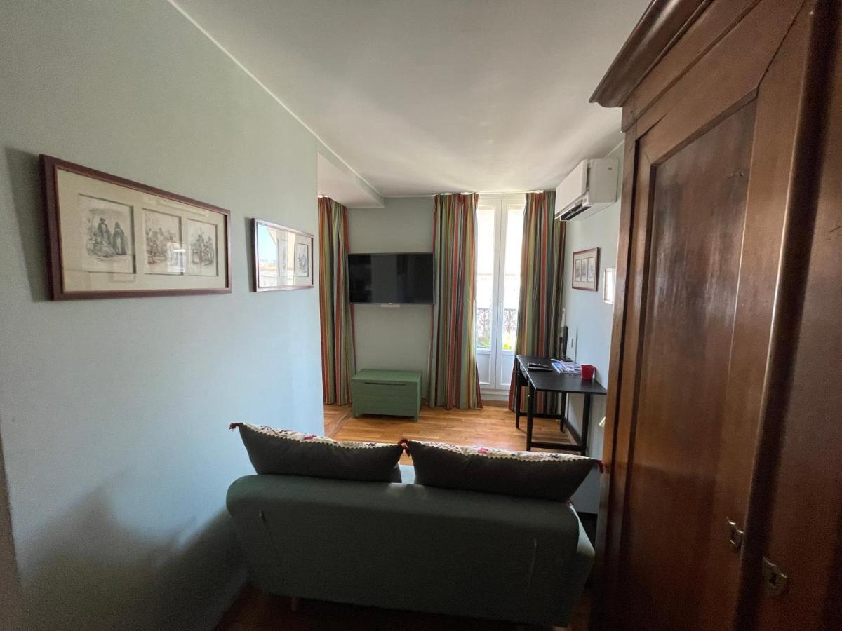 Appartement Mignon Calme Douillet Ascenseur Clim Etage Eleve Proche Parking Et Toutes Commodites Au Coeur Du Toulon Historique エクステリア 写真
